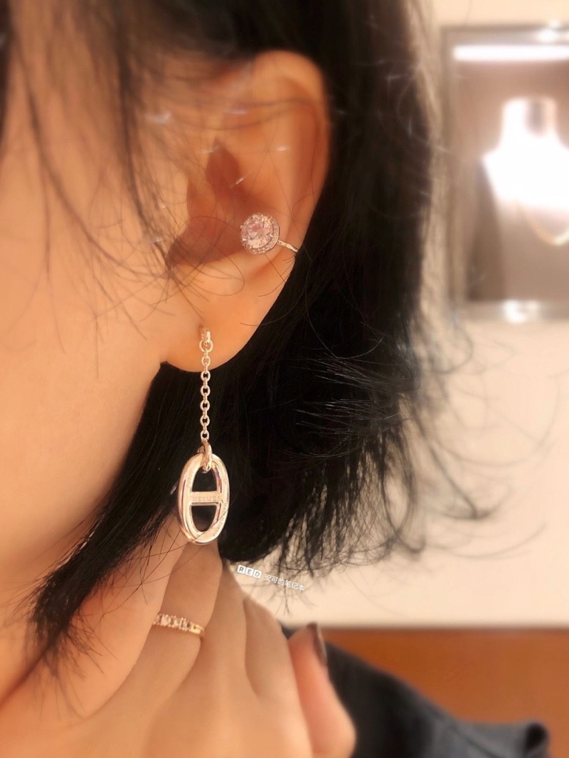 H**me5 earrings